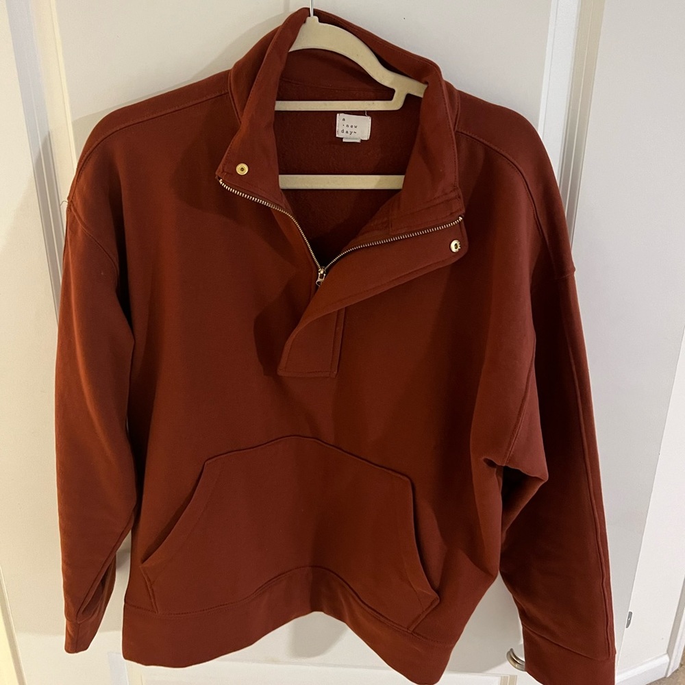 Quarter sleeve zip up
